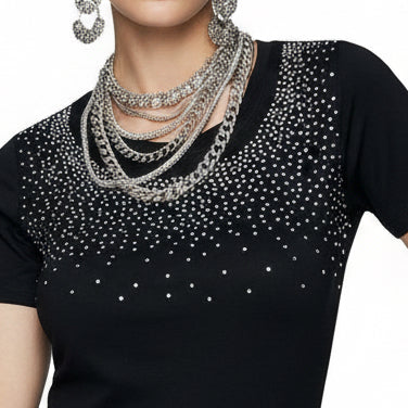 Top negro con mangas con volantes