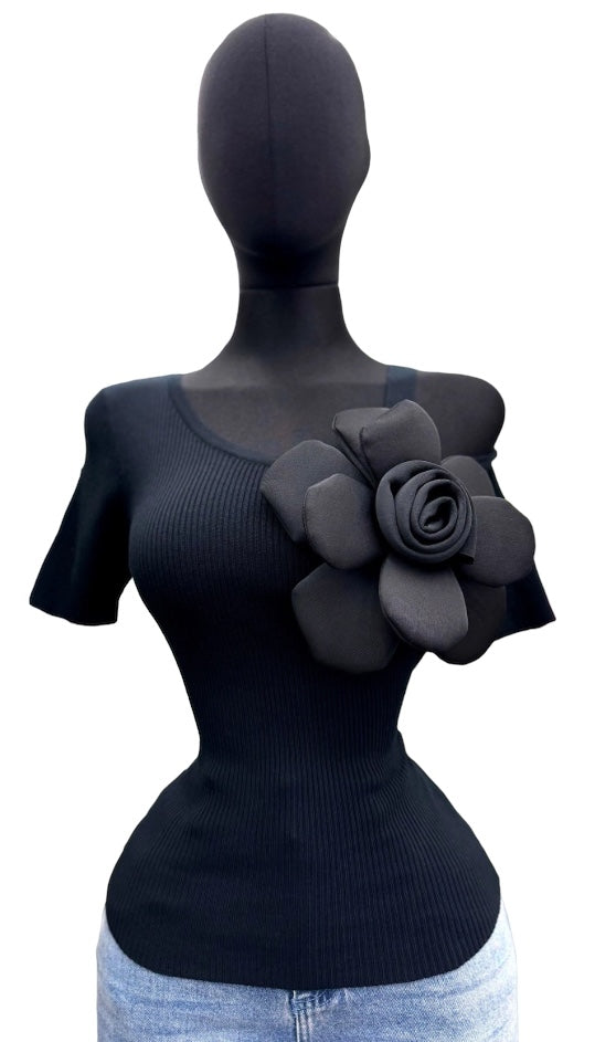 Top de flores negro